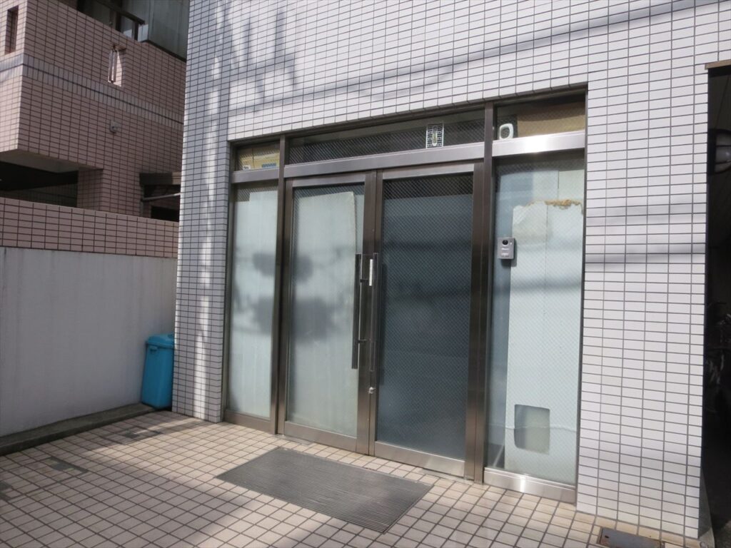 外壁タイルの「浮き」はどんな状態？