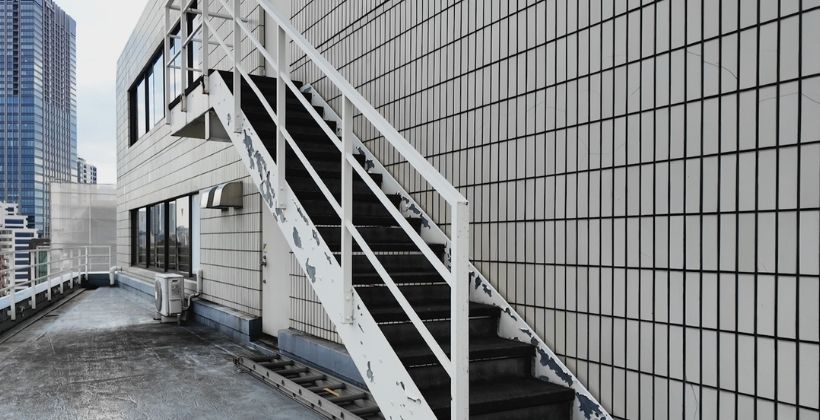 鉄骨階段 塗装工事｜新宿区