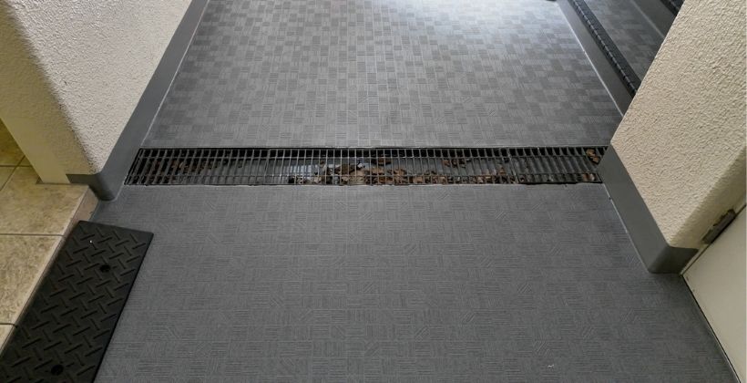 長尺シートへの張替え工事 ｜学校施設