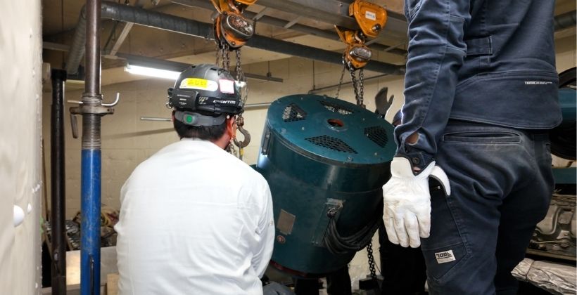 非常用発電機の更新工事｜新宿区